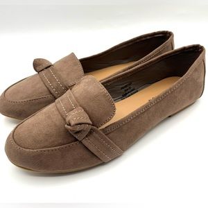 Journee Collection Womens Carrie Flat with Vegan Suede and Buckle Detail